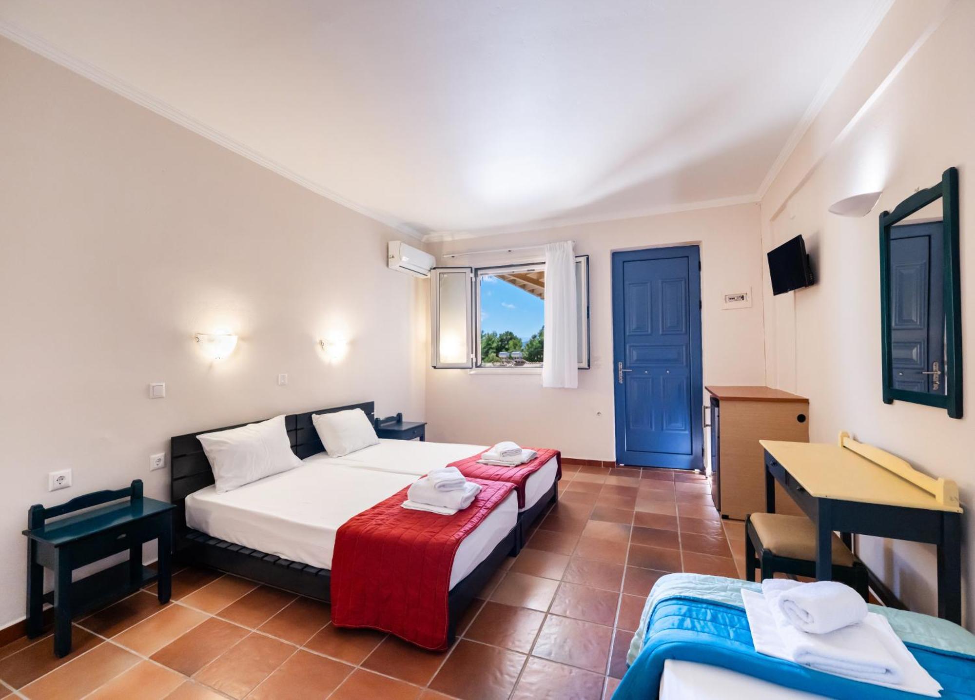 Ionio Hotel Nikiana Exterior photo