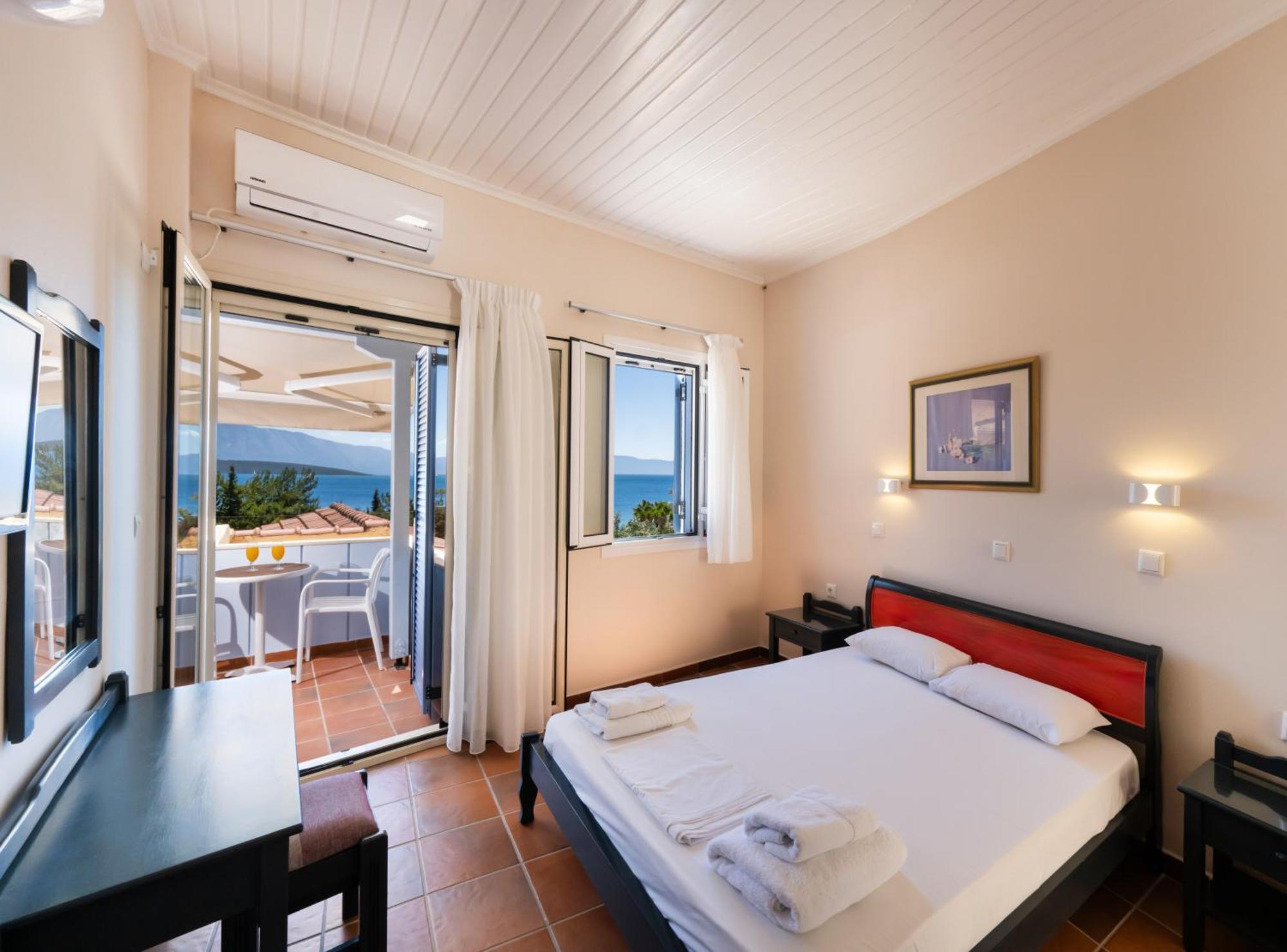 Ionio Hotel Nikiana Exterior photo