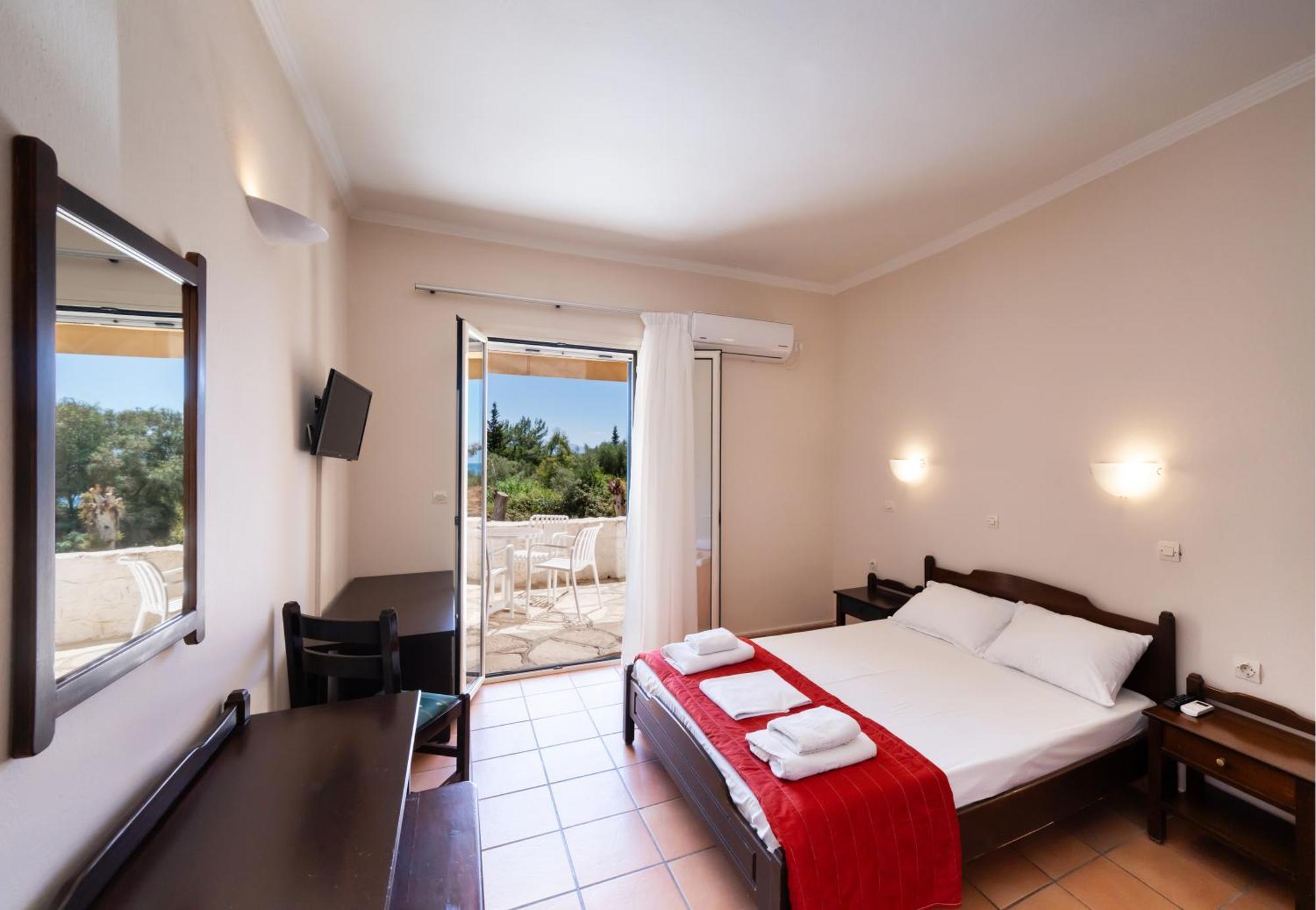 Ionio Hotel Nikiana Exterior photo